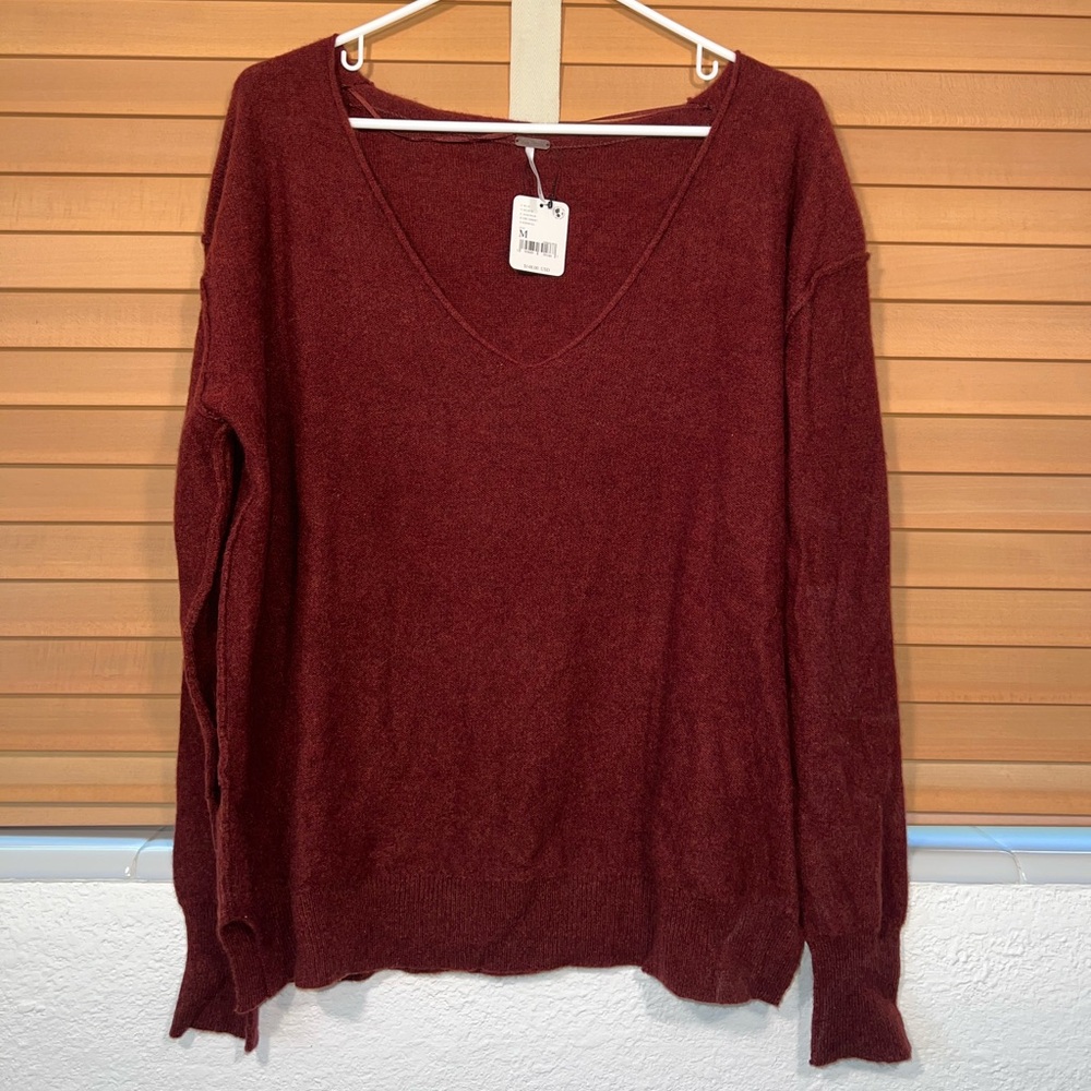 NWT Free People 100% Cashmere V-neck Sweater Maroon Size Medium Women’s